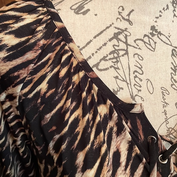 Leopard Print Blouse - Picture 7 of 11